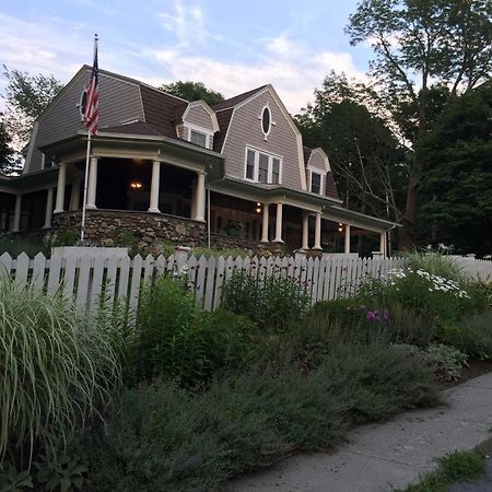 Hilltop House Bed & Breakfast 아메니다 외부 사진