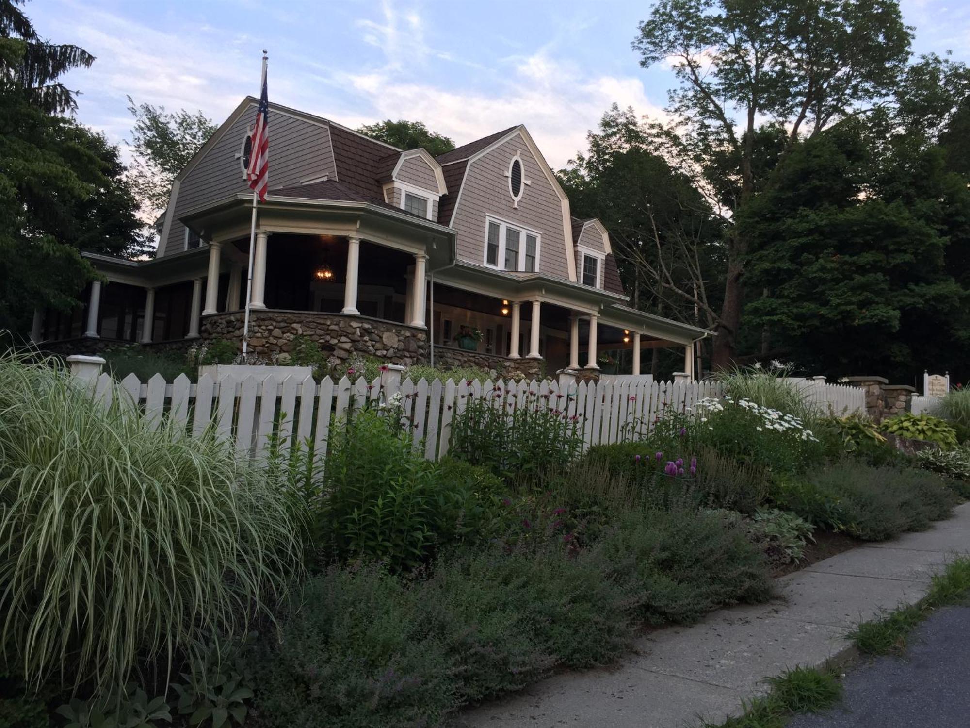 Hilltop House Bed & Breakfast 아메니다 외부 사진