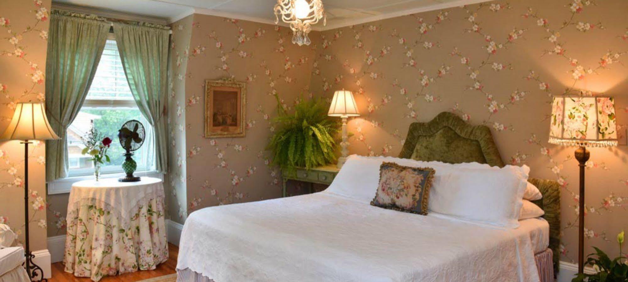 Hilltop House Bed & Breakfast 아메니다 외부 사진